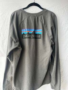 Patagonia P-6 Logo Lightweight Crewneck Sweatshirt - Forge Grey - Size Large